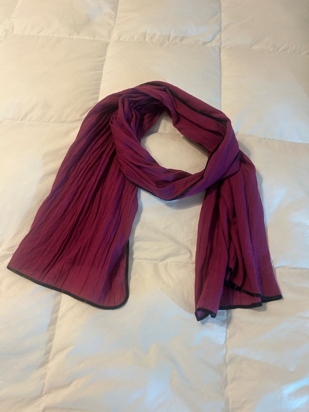 SHINE MARK | lightweight fuchsia scarf with black satin-like edge